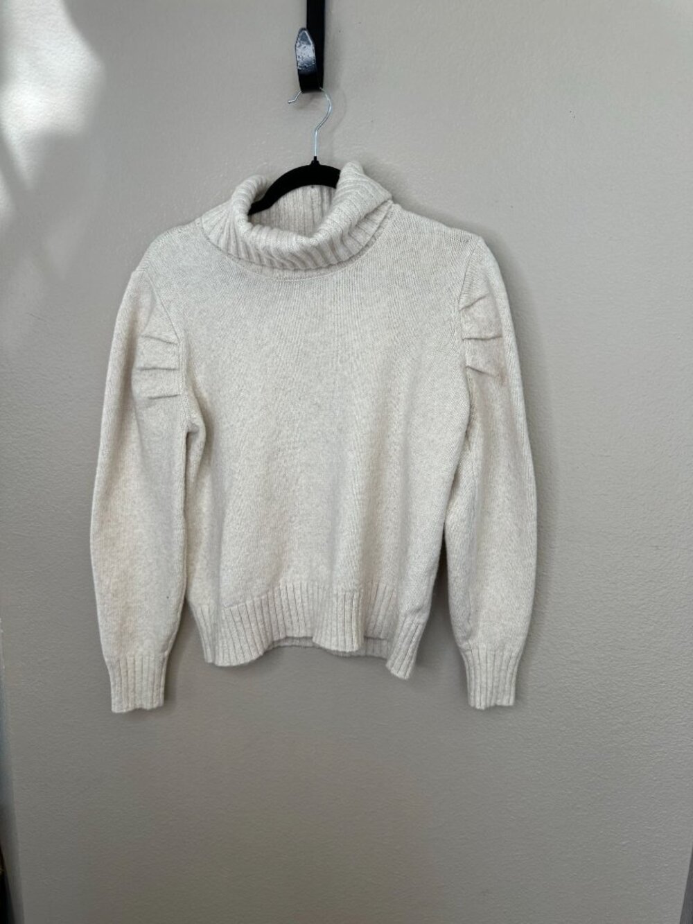 Cabi Womens Ivory Turtleneck Sweater L Ruched Sleeve Cotton Blend Vintage